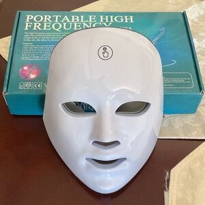 Portable skin regeneration mask